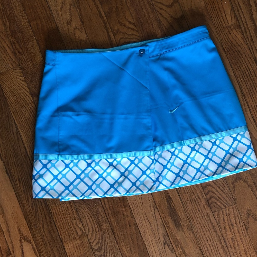 Women’s Nike wrap around tennis skirt